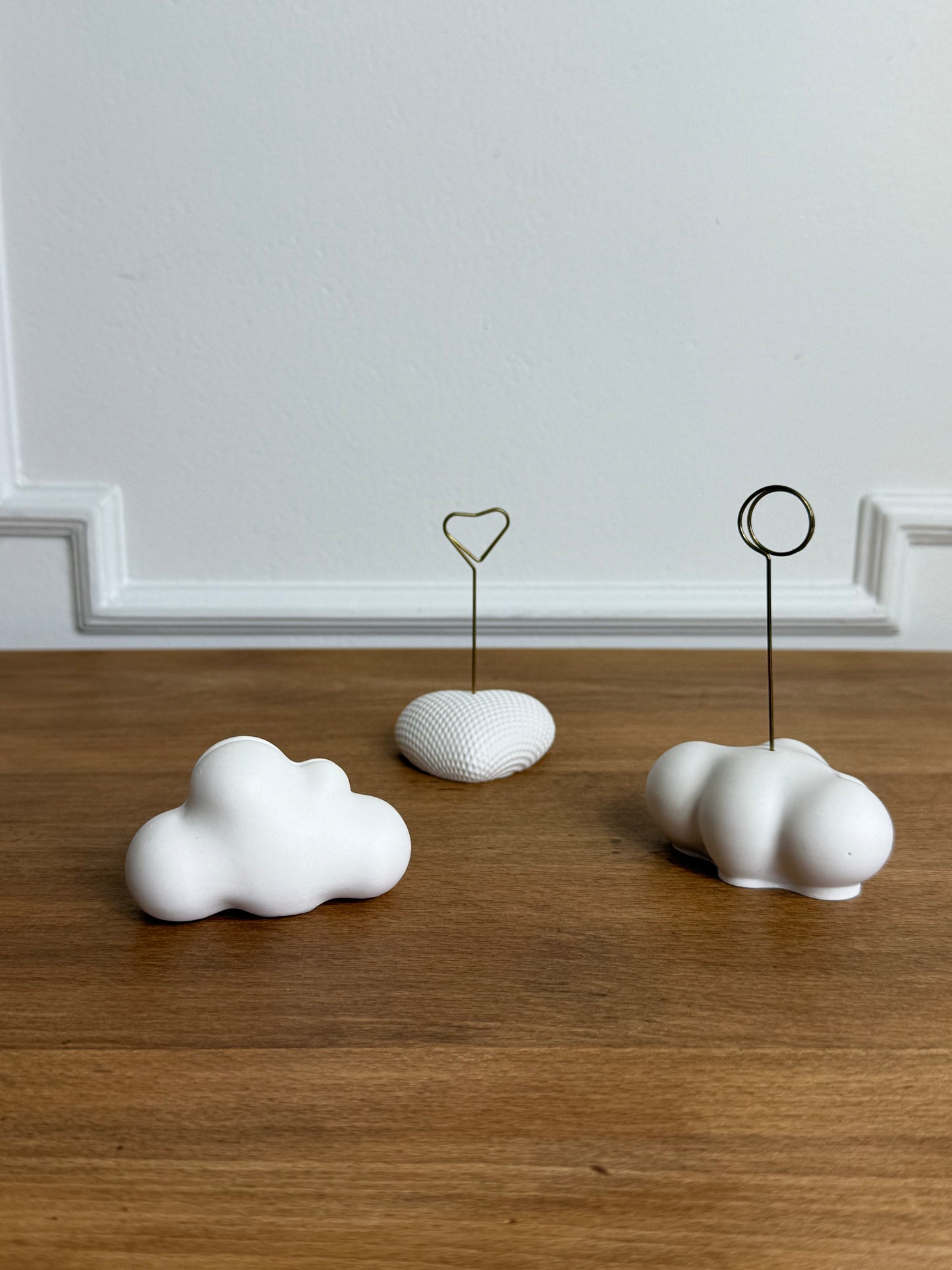 Trio de porte-photos en forme de nuage et de cœur.
