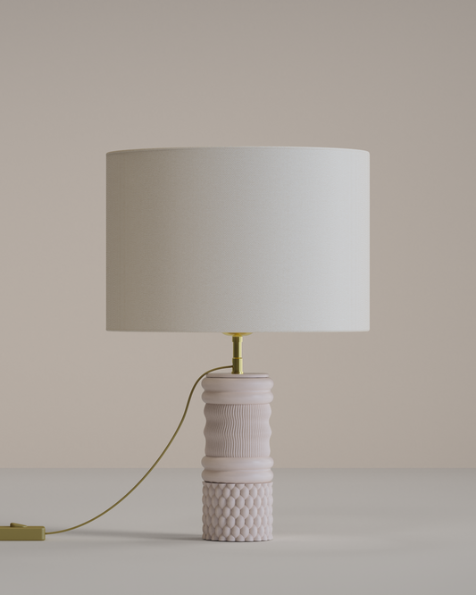 Lampe Blanche Baroque Moderne Illari mise en valeur.